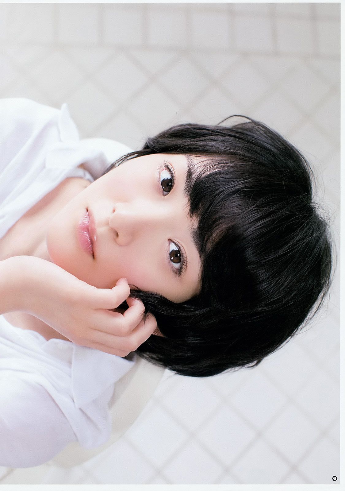[Young Gangan] 2015 No.12-13 兒玉遙 武田紗季 生駒里奈 御伽ねこむ 井上小百合 [39P]