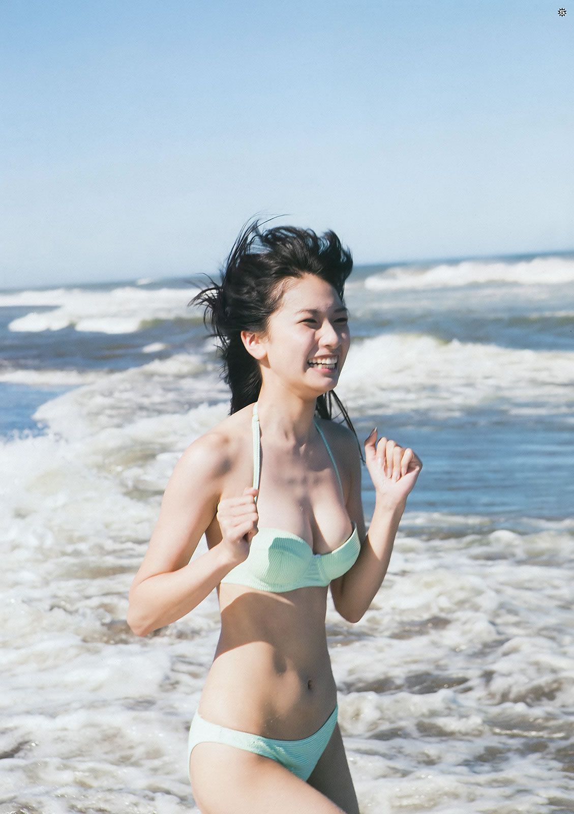 [Young Gangan] 2015 No.18-19 大場美奈 京佳 譜久村聖 夏江紘実 葉月ゆめ 森川彩香 [36P]