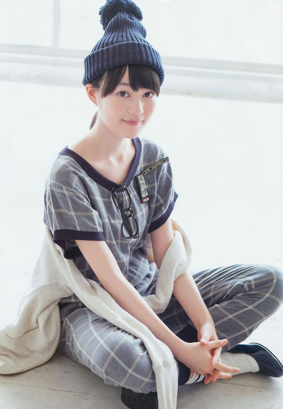 [Weekly Big Comic Spirits] 2014 No.42-45 新井恵理那 中世古麻衣 生田絵梨花 美馬怜子 [28P]