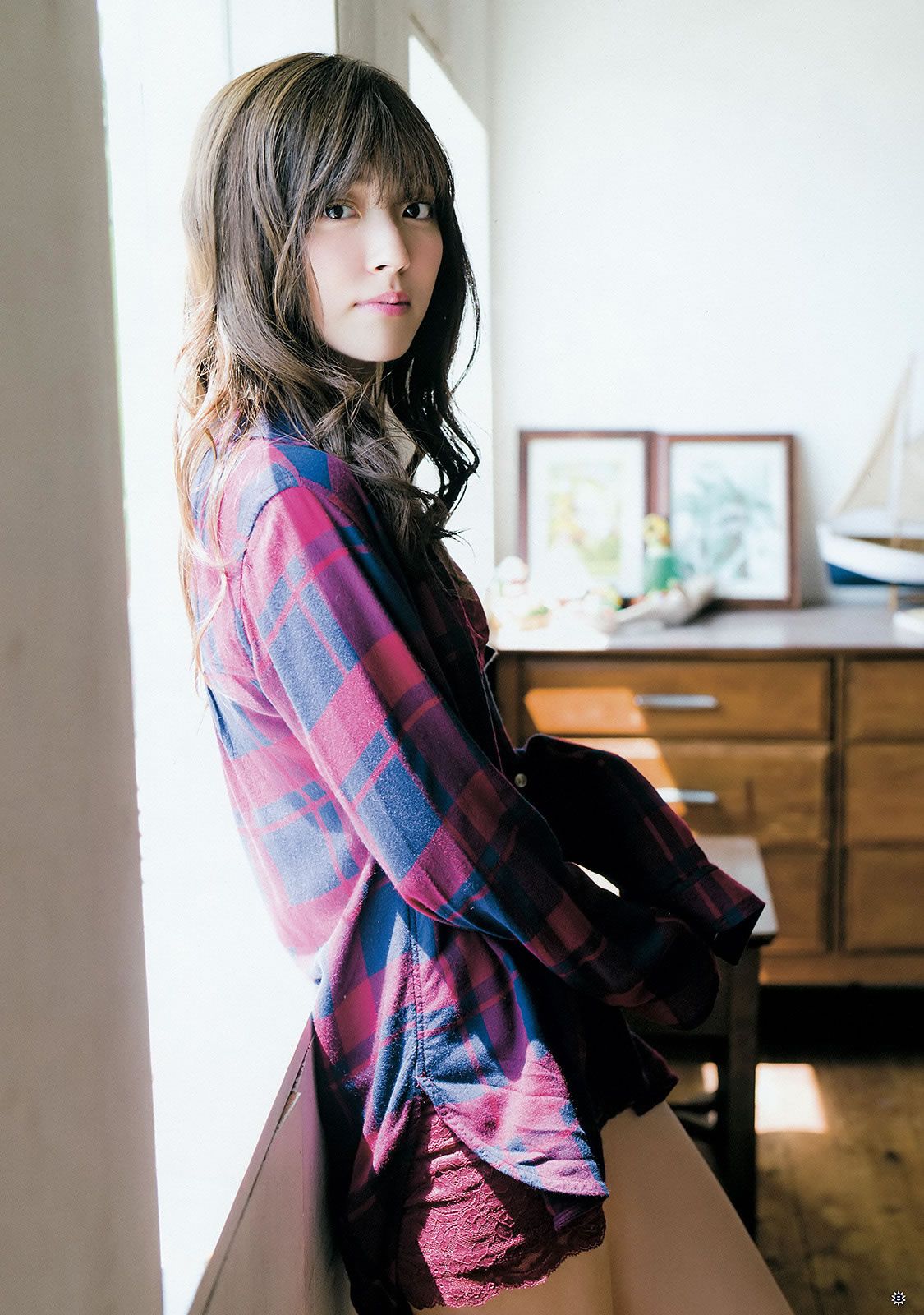 [Young Gangan] 2015 No.21 鈴木愛理 浅川梨奈 藤城アンナ [22P]