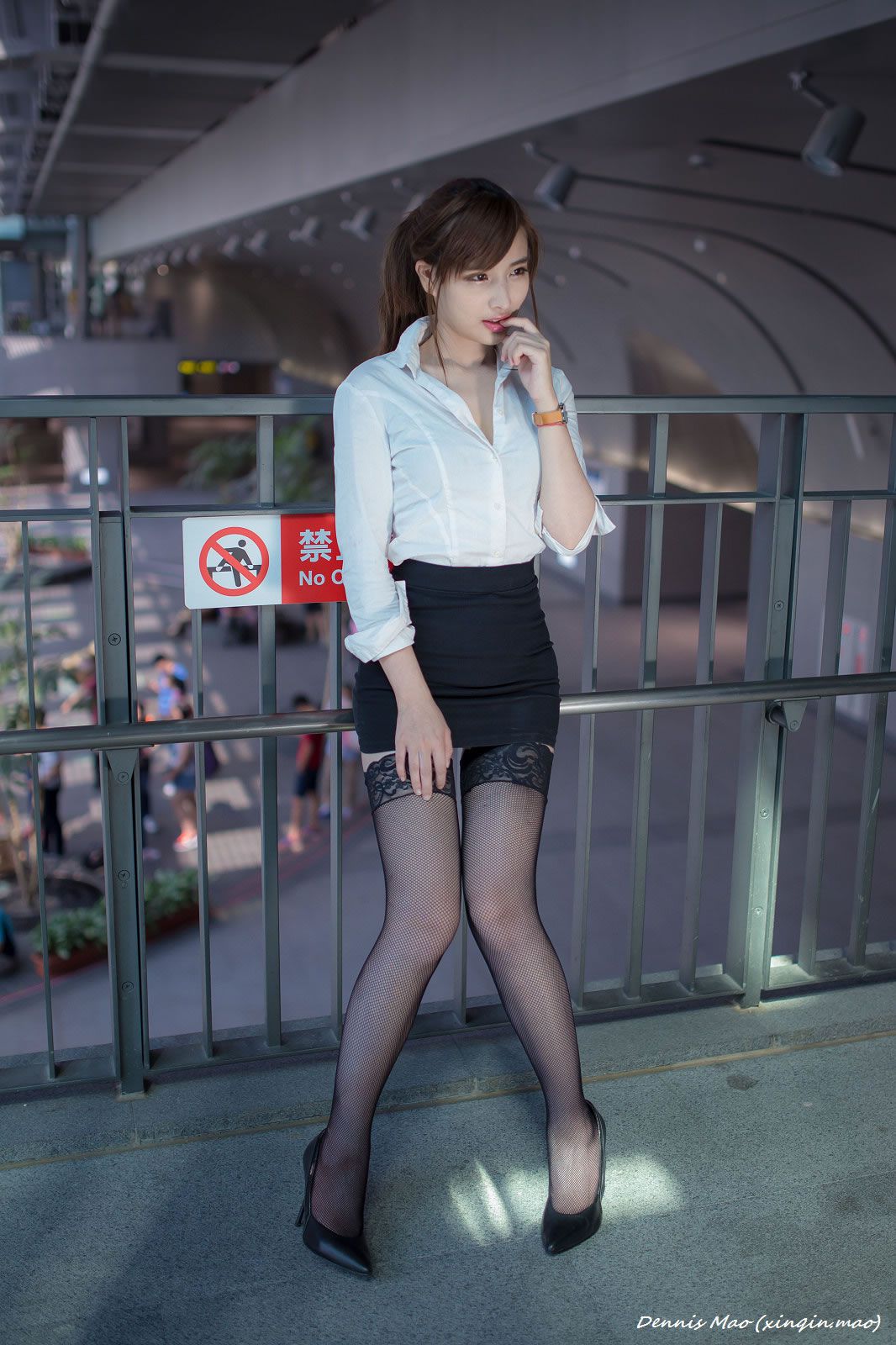 办公室里美艳诱人户外清新亮丽的OL [140P]