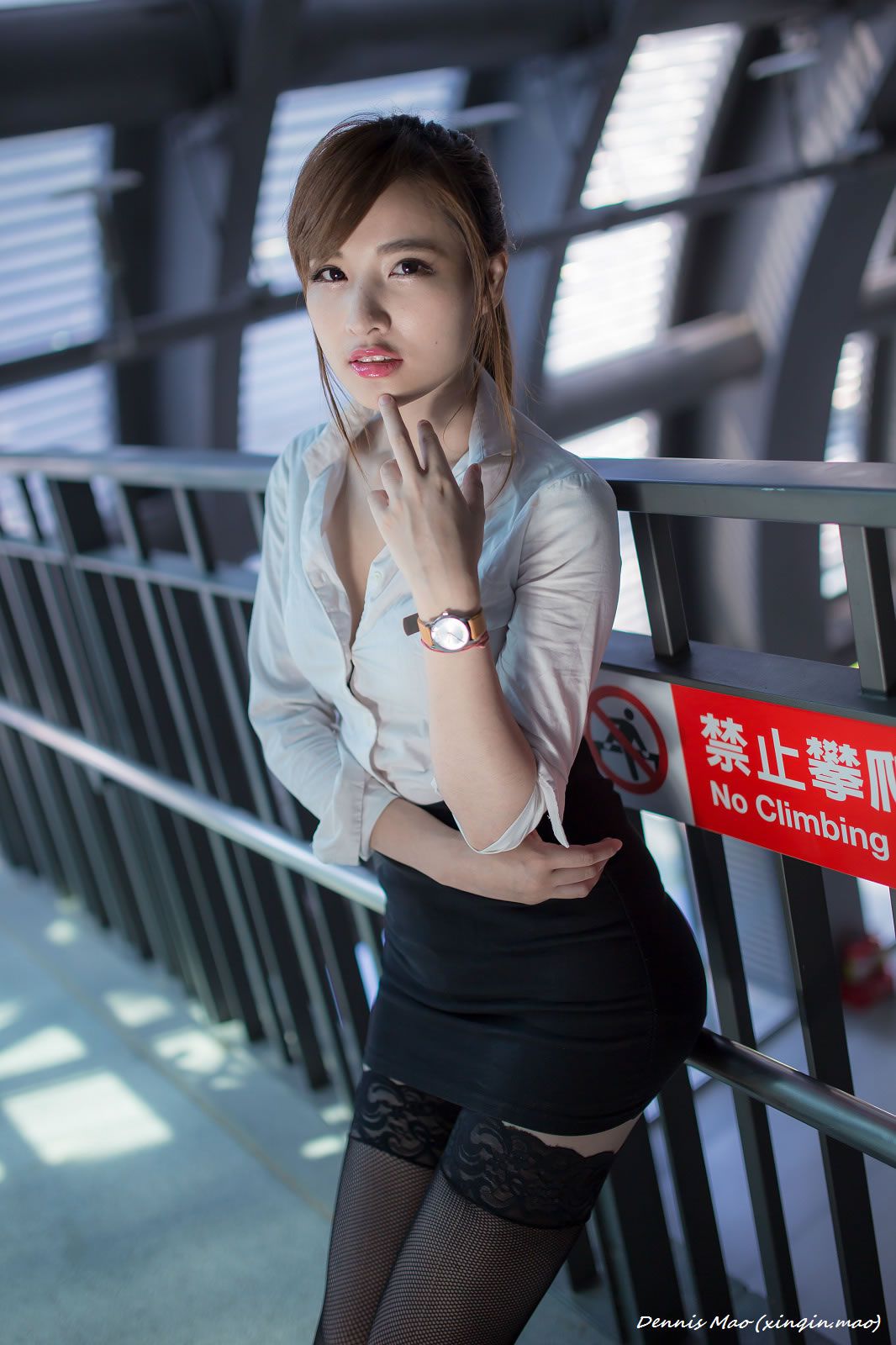 办公室里美艳诱人户外清新亮丽的OL [140P]