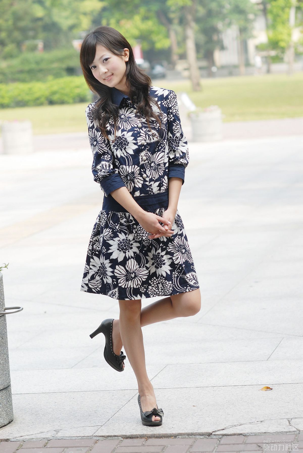 台湾清纯美女果子MM张凯洁 服饰图集 [54P]