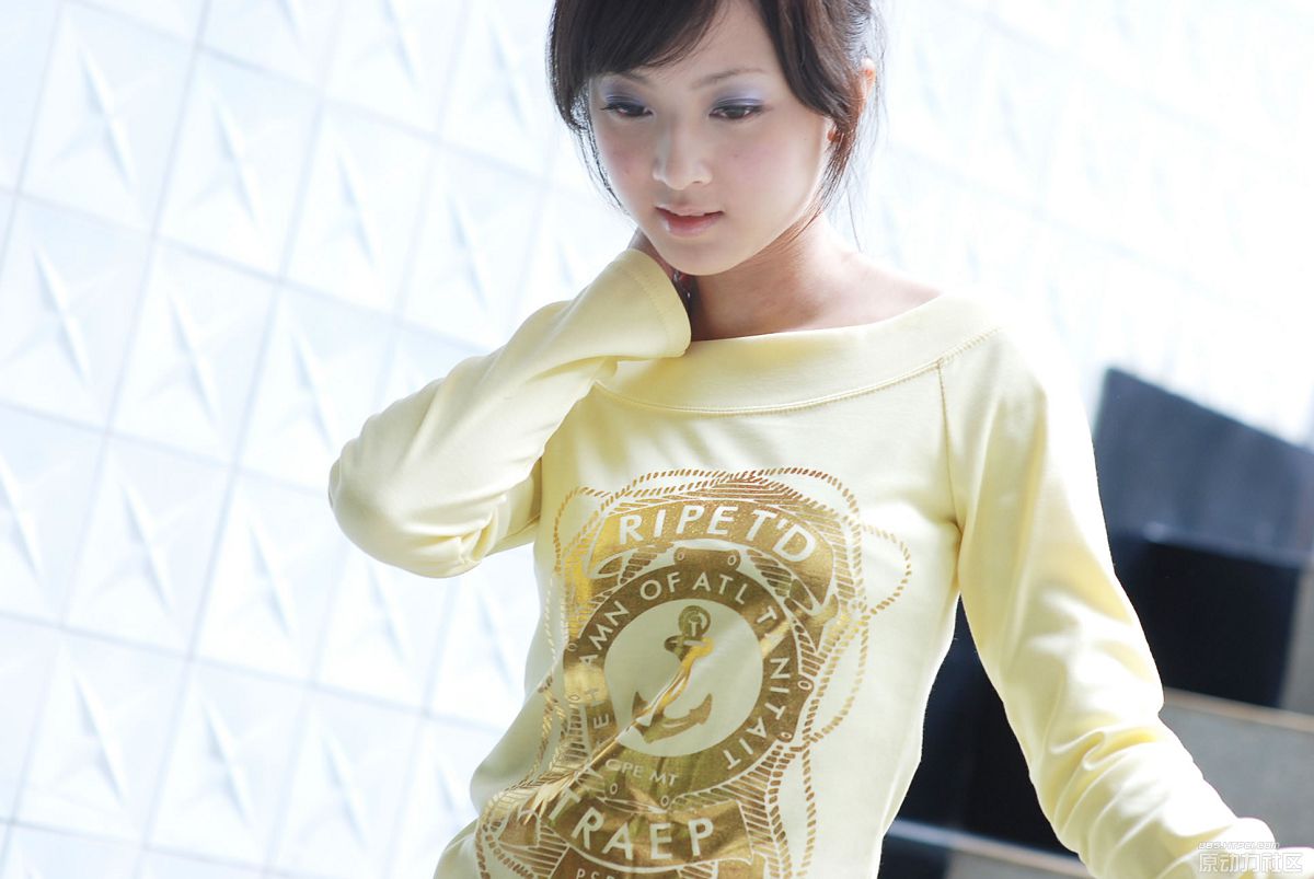 台湾清纯美女果子MM张凯洁 服饰图集 [54P]