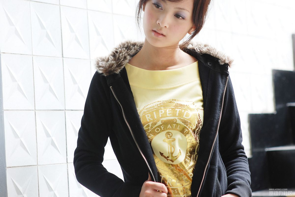 台湾清纯美女果子MM张凯洁 服饰图集 [54P]