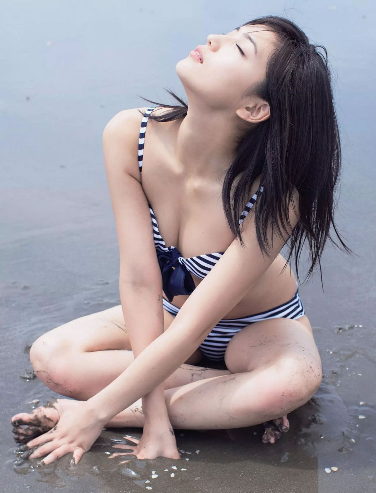 [Flash] 2014.10.21 柏木由紀 川口春奈 吉野公佳 [10P]