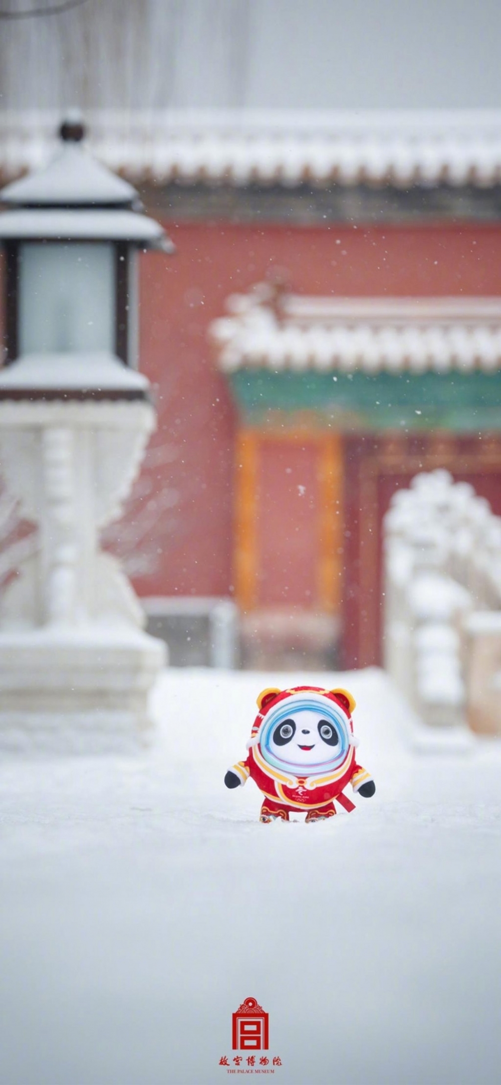 北京冬奥会冰墩墩故宫红墙手机壁纸
