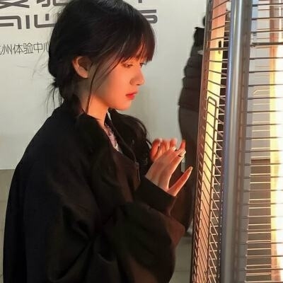 高清好看的2023最潮最火女生微信头像图片