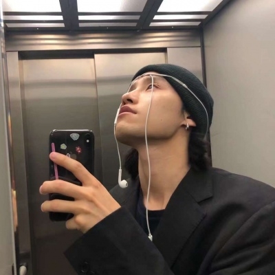 帅哥孤独头像 高清孤独的帅哥的头像图片