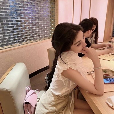 高清好看的头像单人女生图片