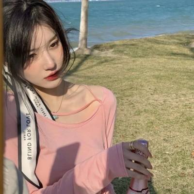 高清好看的头像单人女生图片