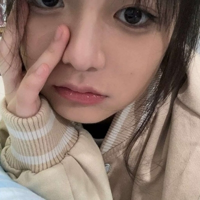 高清好看的头像单人女生图片