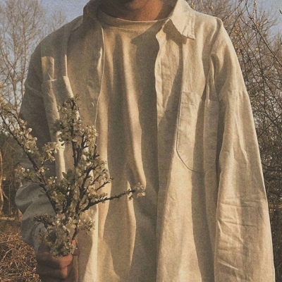 文艺的半身手捧花男头像高清图片