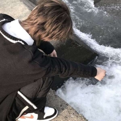 精美高清男性侧面帅气头像照片