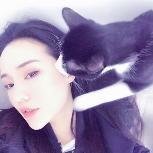 美丽快乐之舟：精选好看女生头像，展现你的魅力与快乐！