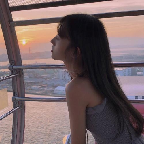 独特魅力：绝美女生头像，展现个性与品味的独特魅力