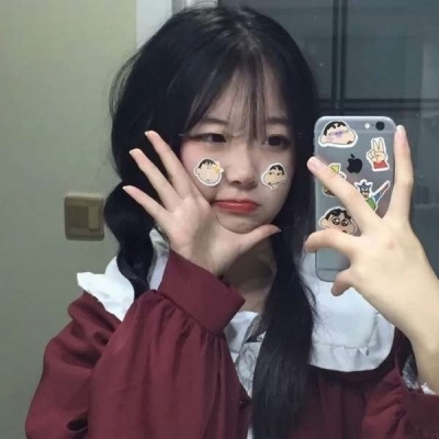 高清酷甜风女生头像图片，展现甜美与酷帅并存的时尚魅力