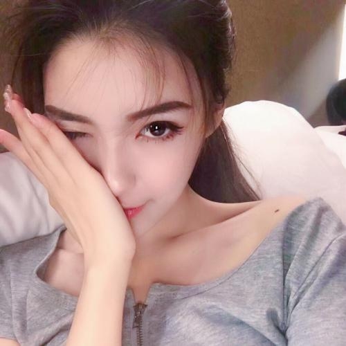 恬静婉约的女生头像，散发明媚阳光的气息
