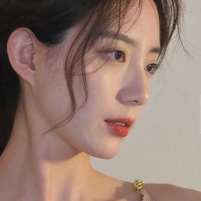 最新高质量的女生头像图片，展现出漂亮、温柔和高品质的魅力
