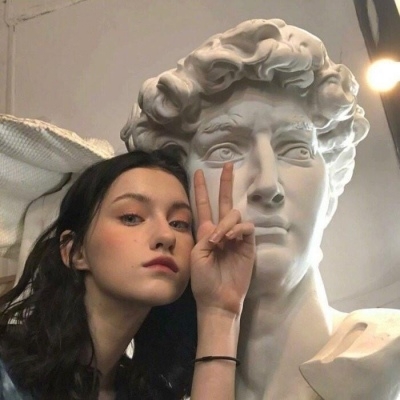高清酷甜风女生头像图片，展现甜美与酷帅并存的时尚魅力