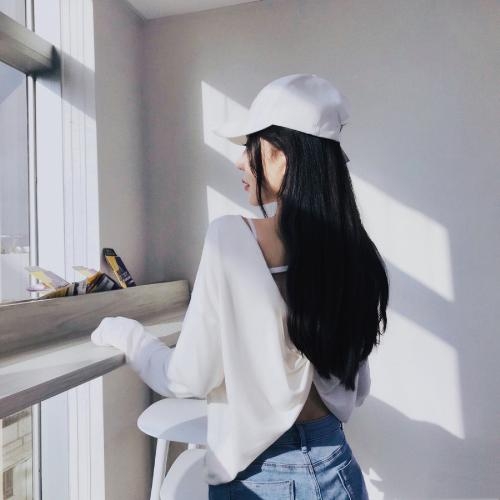 时尚风潮：展现潮流女生头像，时代风貌与穿搭风格同步前行