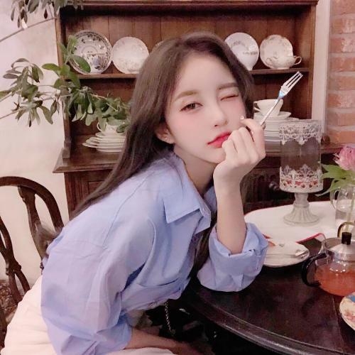 时尚风潮：展现潮流女生头像，时代风貌与穿搭风格同步前行