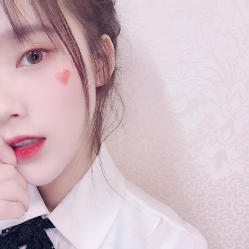 时尚风潮：展现潮流女生头像，时代风貌与穿搭风格同步前行