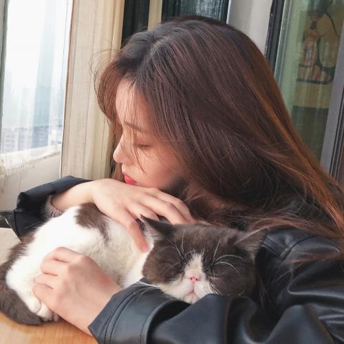 自在恬适：舒适女生头像，散发舒适自在的氛围