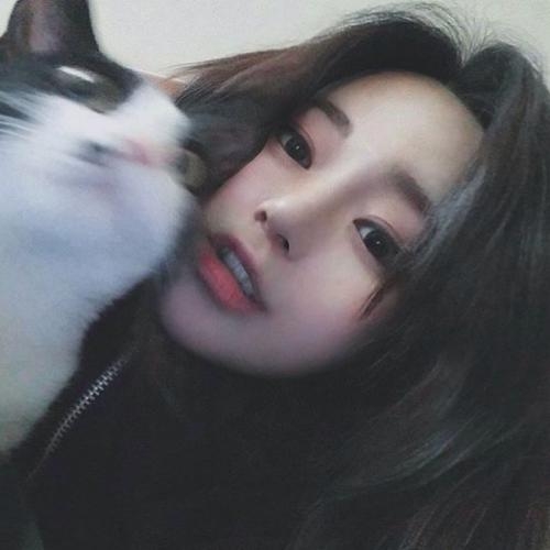 迷人魅力：赏心悦目的女生头像，散发愉悦与美好的气息