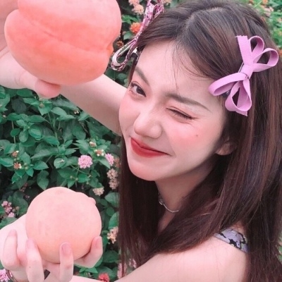 高清酷甜风女生头像图片，展现甜美与酷帅并存的时尚魅力