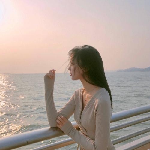 俏皮风情：展现脱俗的俏皮女生头像，彰显独特的俏皮风格