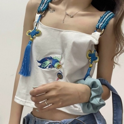 高清酷甜风女生头像图片，展现甜美与酷帅并存的时尚魅力