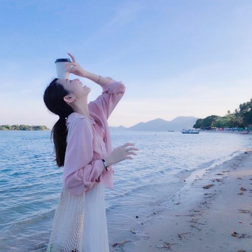 自在恬适：舒适女生头像，散发舒适自在的氛围
