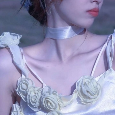 高清酷甜风女生头像图片，展现甜美与酷帅并存的时尚魅力