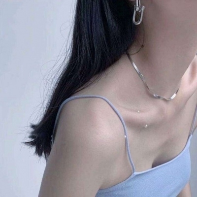 高清酷甜风女生头像图片，展现甜美与酷帅并存的时尚魅力