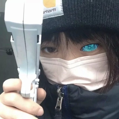 高清酷甜风女生头像图片，展现甜美与酷帅并存的时尚魅力