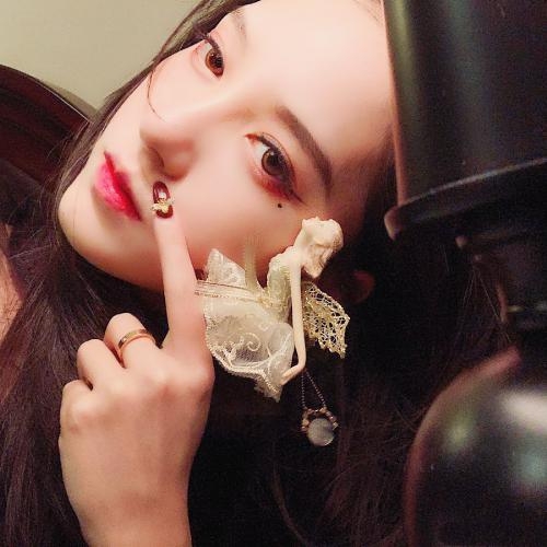 自在恬适：舒适女生头像，散发舒适自在的氛围