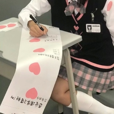 高清酷甜风女生头像图片，展现甜美与酷帅并存的时尚魅力
