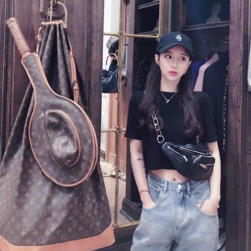 三十岁女人淡雅气质头像，她的存在就像是一股清流