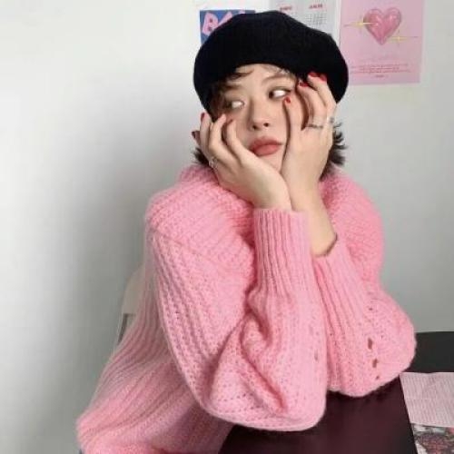 女生头像图片唯美真实，展现出她完美的身材和气质