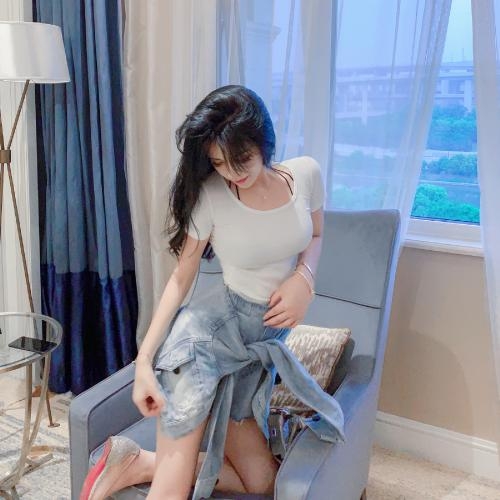 三十岁女人淡雅气质头像，她的存在就像是一股清流
