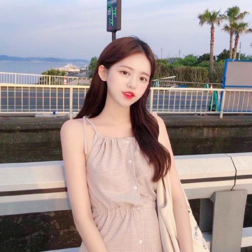 三十岁女人淡雅气质头像，她的存在就像是一股清流