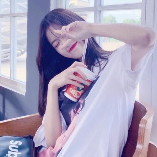 三十岁女人淡雅气质头像，她的存在就像是一股清流