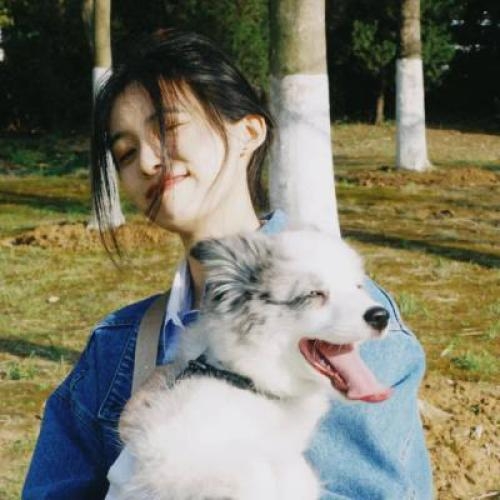 女生头像图片唯美真实，展现出她完美的身材和气质
