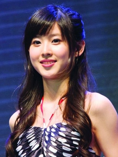 盘点女星昔日黑长直清纯发型图片