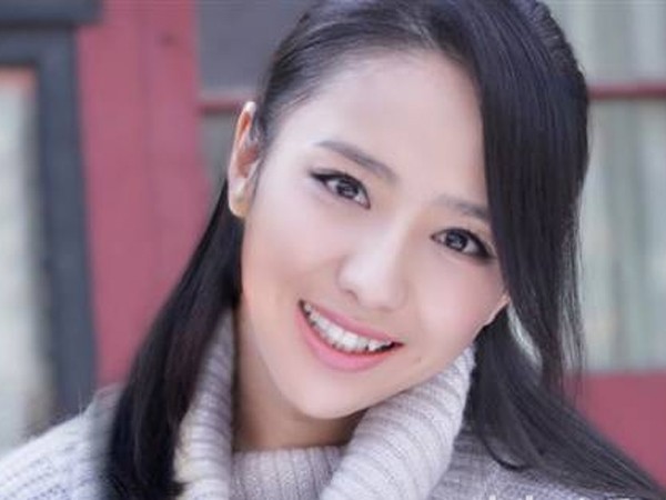 盘点女星昔日黑长直清纯发型图片