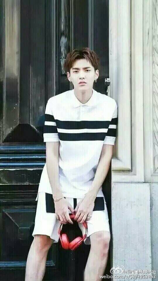 吴亦凡帅气图片写真高清时尚