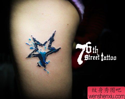 女生腿部流行精美的滴墨五角星纹身图案