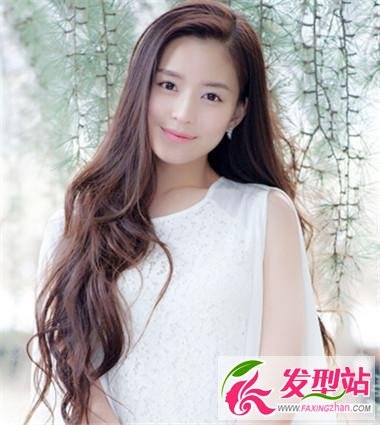 打造时尚中长发美女 甜美发型时刻演绎你的每天
