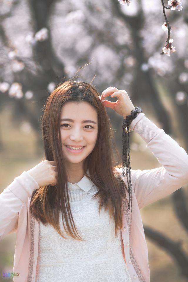 文艺黑白美女手机壁纸 文艺小清新清纯美女手机壁纸图片